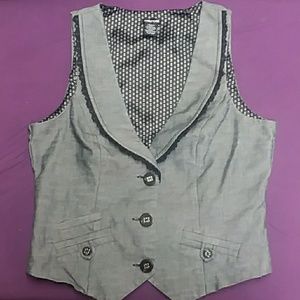 Grey theee button vest *